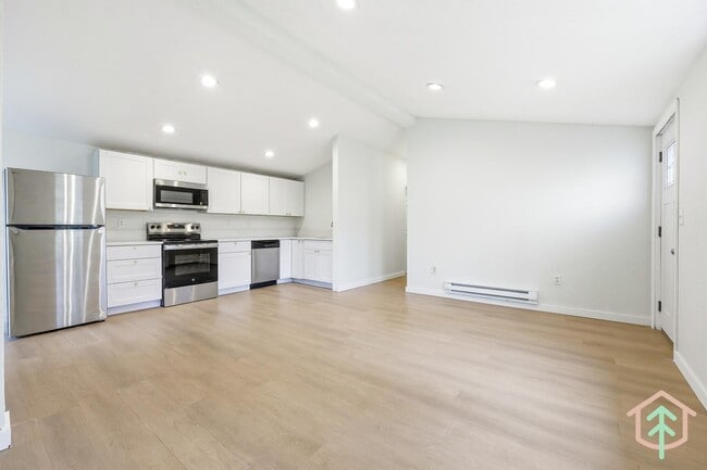 Building Photo - 2004 SE 143rd Ave