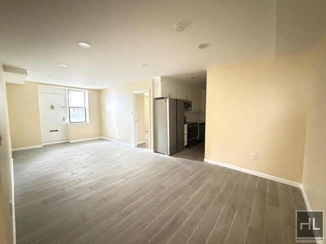 Building Photo - 665 Thwaites Pl