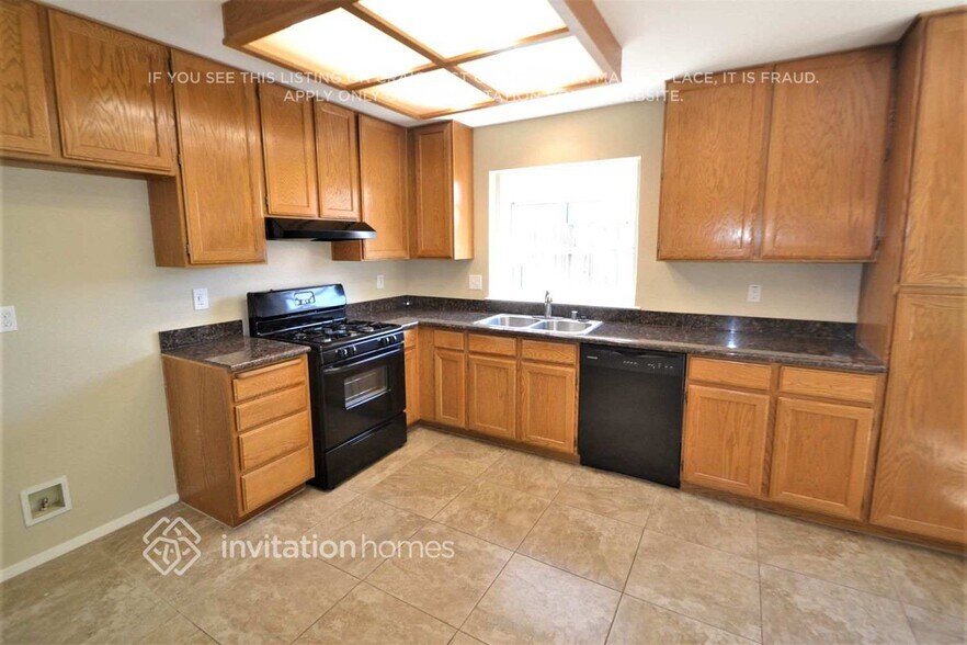Building Photo - 4008 Tawny Meadow Way