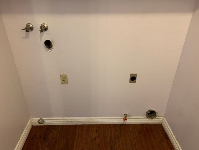 Building Photo - Beautiful 3 Bed West Bakersfield Home W/Po...