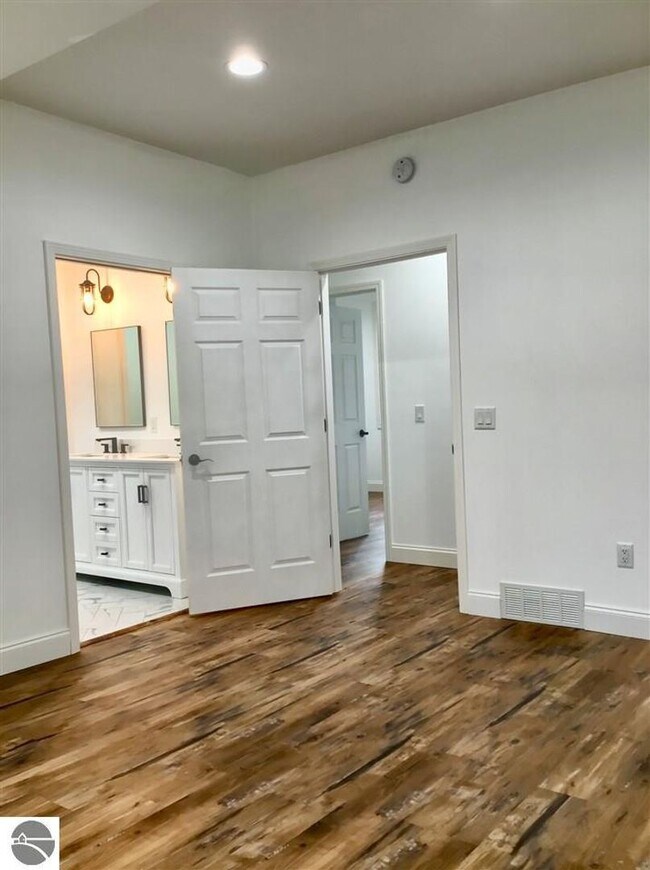 Building Photo - Step Into Luxury and Style – Impeccably Re...