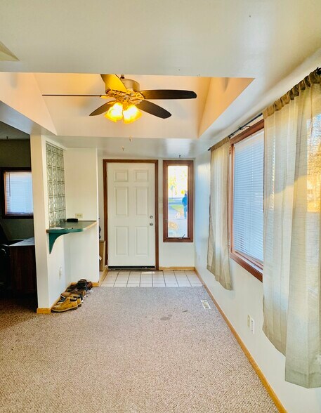 Building Photo - 916 Tyler St