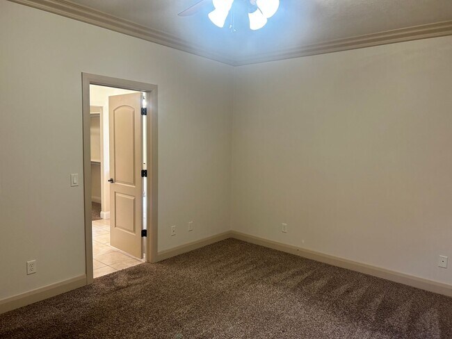 Building Photo - La Verkin Charm!