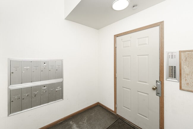 Building Photo - 1332 Cunat Ct