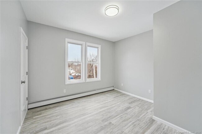 Building Photo - 58 Bond St