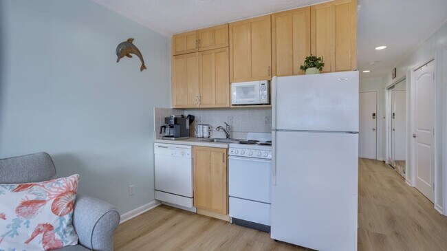Building Photo - 23 S Forest Beach Dr