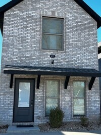 Building Photo - Very New 2 Bedroom 1.5 Bathroom Town Home ...