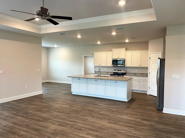 Building Photo - 104 London Cir
