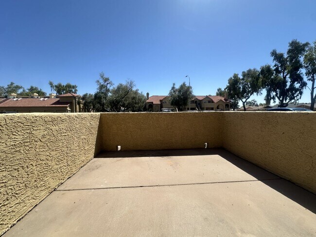 Building Photo - ELLIOT PLACE CONDOMINIUMS UPDATED/REMODELED GROUND FLOOR 1 BED PLUS DEN UNIT WITH 1 CAR GARAGE