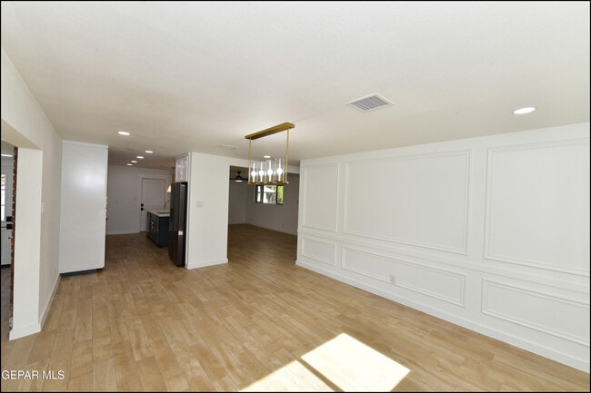 Building Photo - 3217 Wedgewood Dr