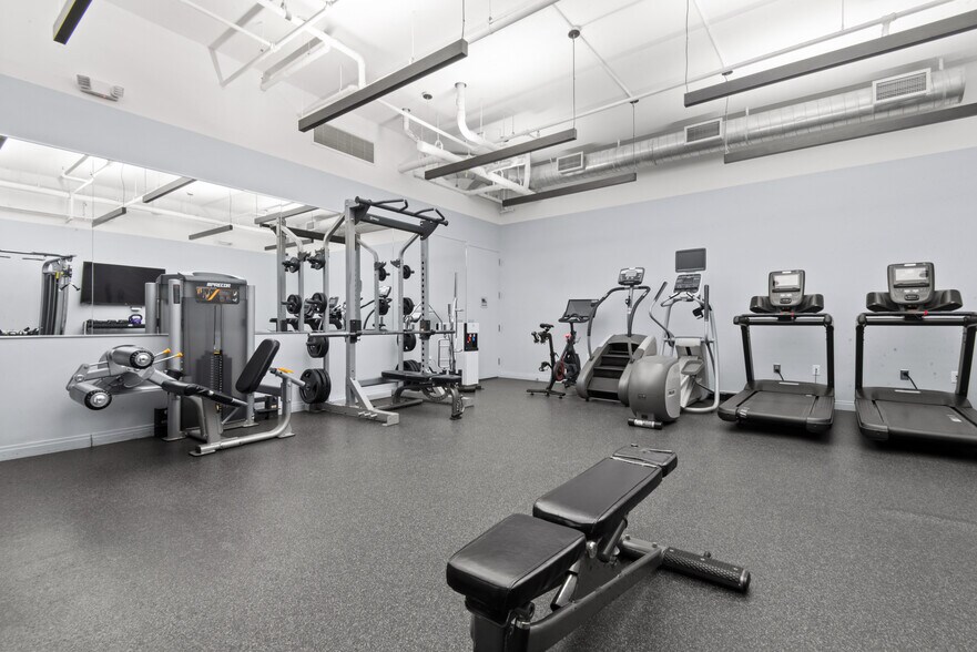 Building Photo - 160 1st St