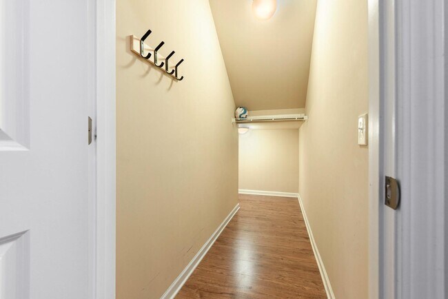 Building Photo - 432 War Admiral Ln