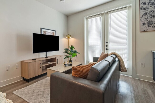 Building Photo - 701 Richmond Ave.