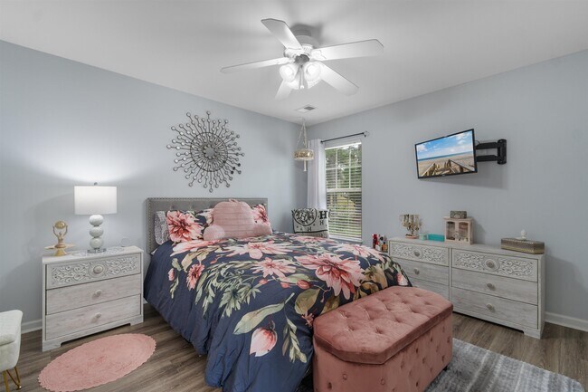 Building Photo - 161 Barclay Dr