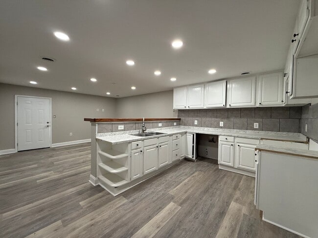 Building Photo - Old Tusculum Rd Apartments