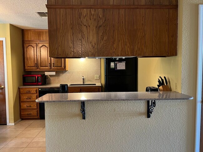 Building Photo - 2108 Selma Dr