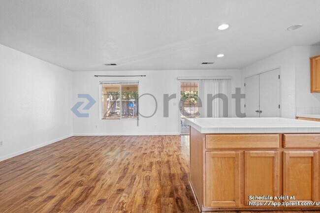 Building Photo - 8635 Lott St