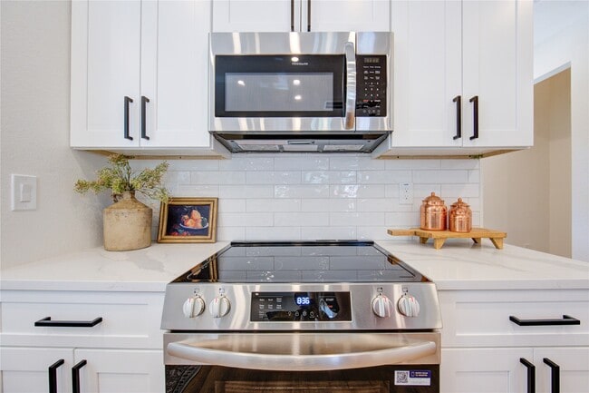 Building Photo - 11 E Obryant St