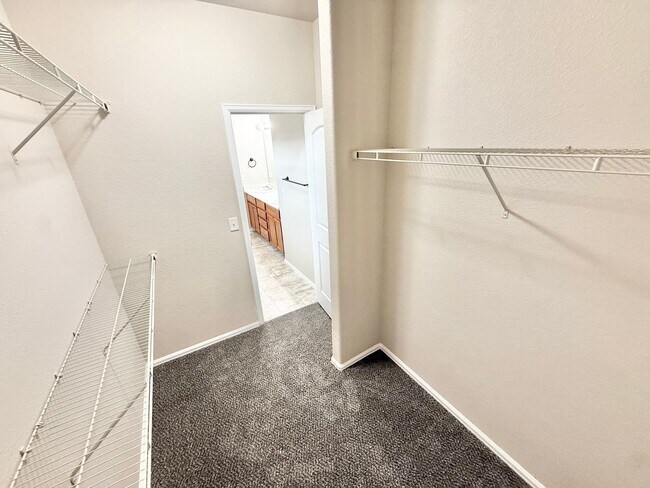 Building Photo - Move in ready home on Keagster