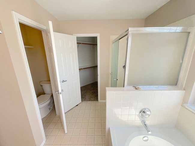 Building Photo - 4 Bedroom Home Available Near Peterson Rd & Constitution Ave!