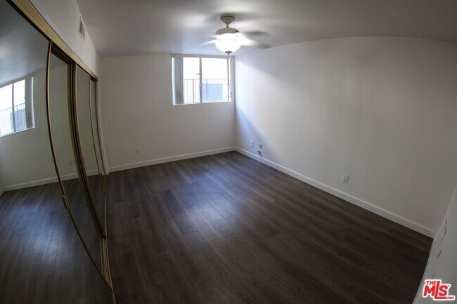 Building Photo - 1515 S Beverly Dr