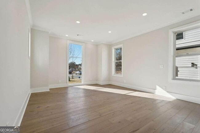 Building Photo - 120 Thome Dr