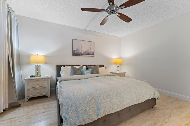 Building Photo - 1605 S US Hwy 1