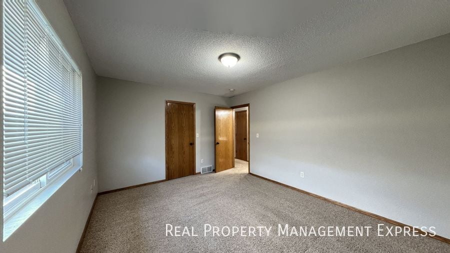 Building Photo - 1608 S Campbell Trail