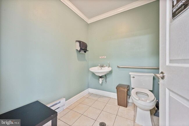 Building Photo - 807 Eastern Blvd