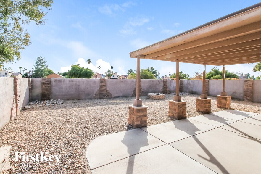 Building Photo - 3941 W Denver St