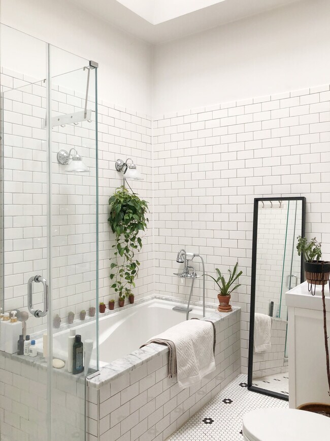 Bathroom - 21 Orient Avenue