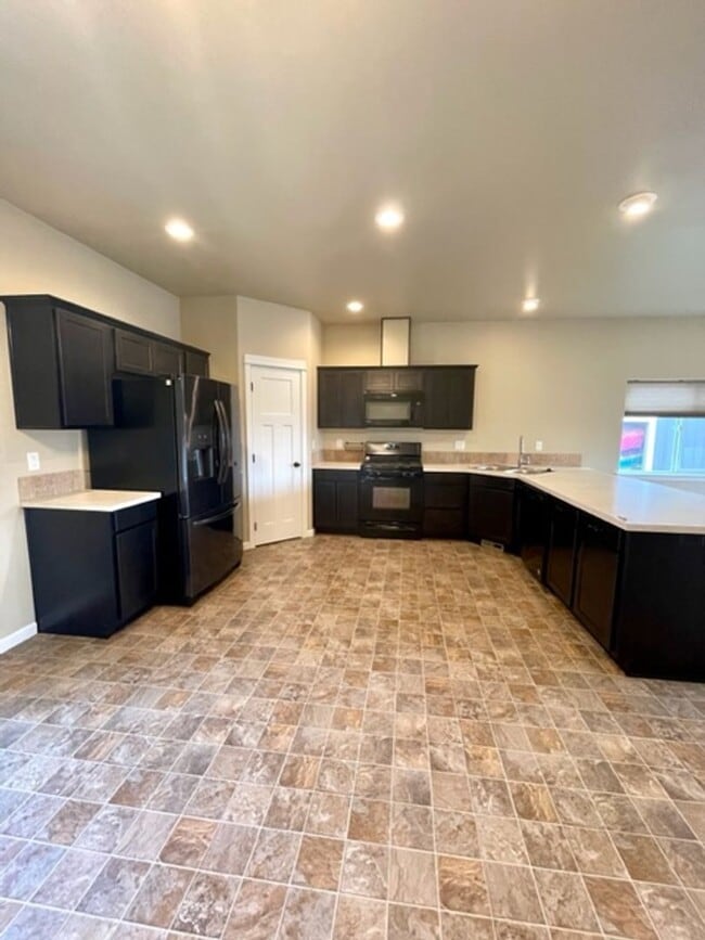 Building Photo - Beautiful 3 Bedroom Single Level home in SE Bend!