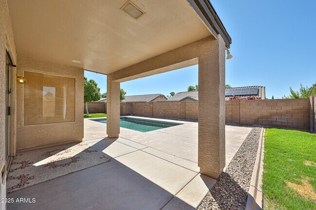 Building Photo - 13337 W Cottonwood St