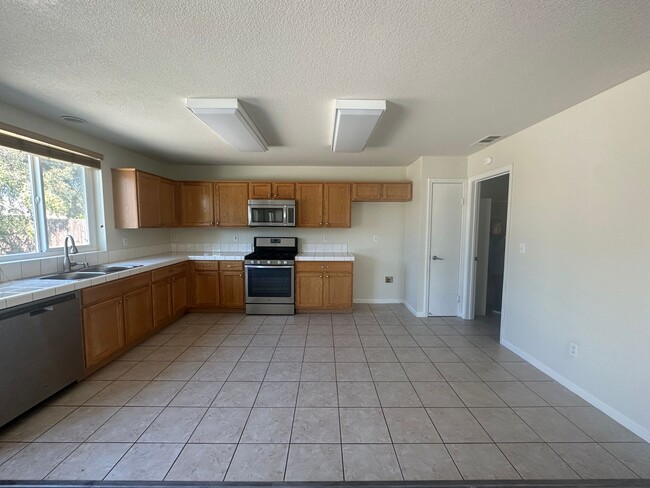 Building Photo - 1227 Kingfisher Dr