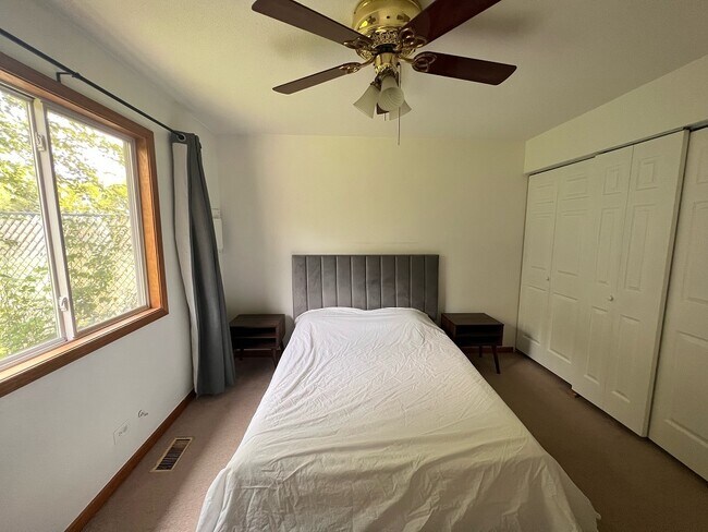 Building Photo - 3327 Acorn Ct