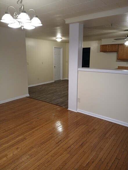 Building Photo - 518 S Calumet Rd
