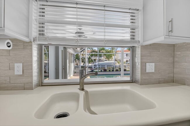 Building Photo - 937 Banyan Dr