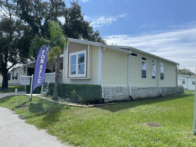 Building Photo - 34882 Blue Starling St