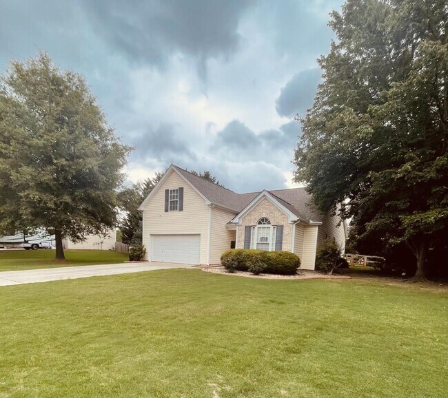 Building Photo - 156 Largess Ln