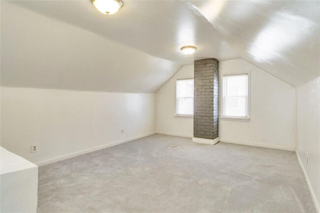 Building Photo - 12095 Plainview Ave