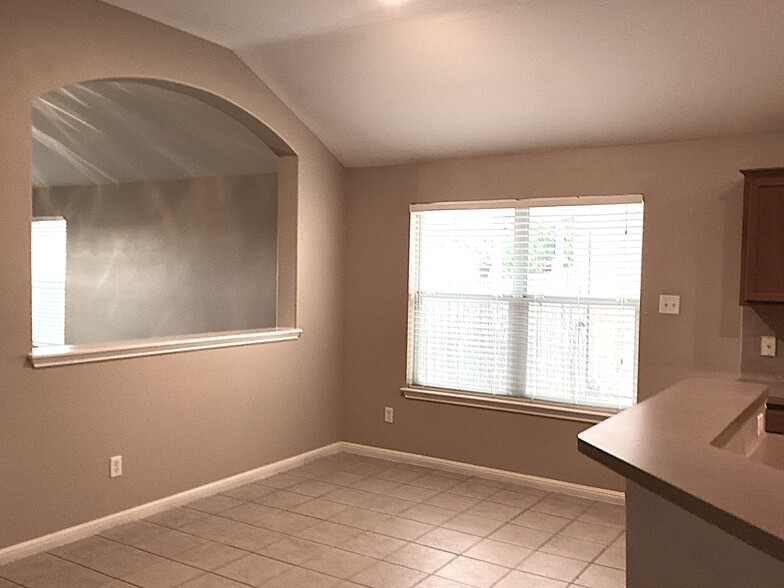 Building Photo - 18505 Sandy Bottom Dr