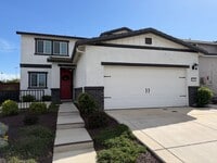 Building Photo - Newer 4 Bed / 2.5 Bath Home in Spring Lake | Owned Solar | Prime Location