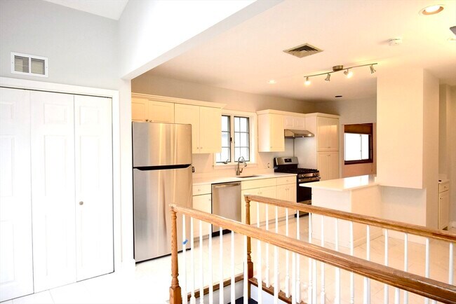 Building Photo - 144-146-146 Cleveland Ave