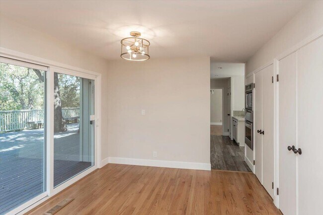 Building Photo - 13434 Old Oak Way