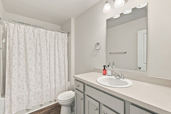 Building Photo - 100 Cotton Bluff Ct