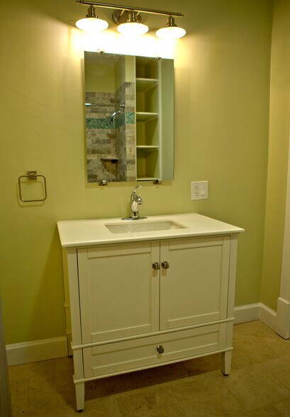 Building Photo - 225 Buell St