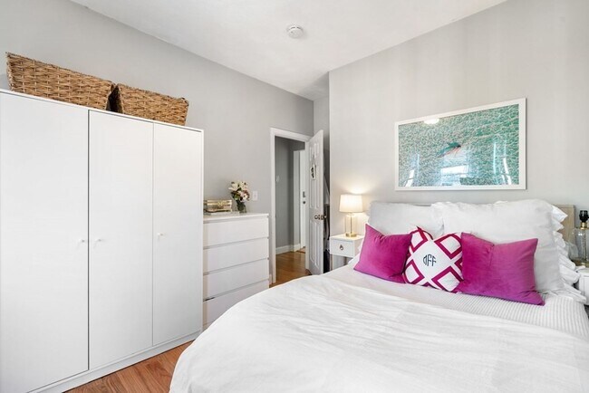 Building Photo - 473 E 5th St