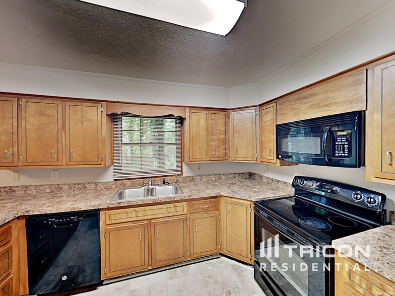 Building Photo - 1720 Ridgefield Dr