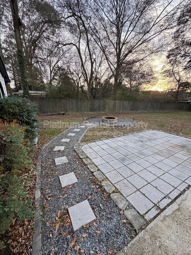 Building Photo - 1886 Benson Ave SE