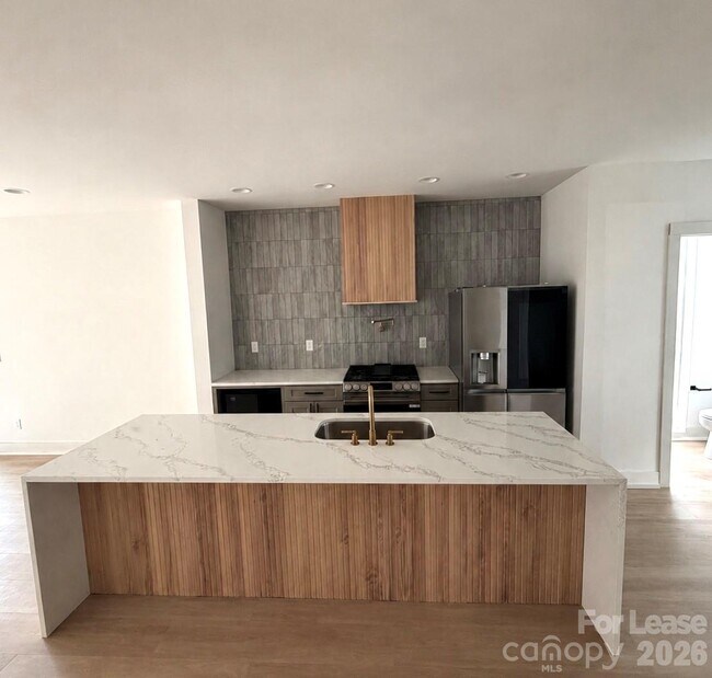 Building Photo - 212 S Smallwood Pl